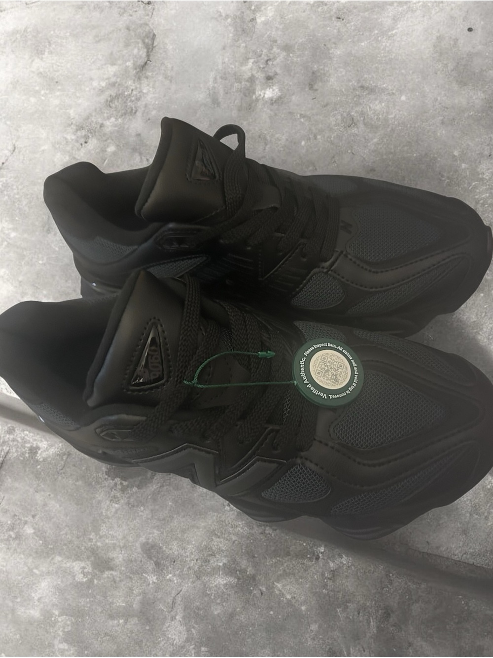 New Balance Men's Black Performance Sneakers